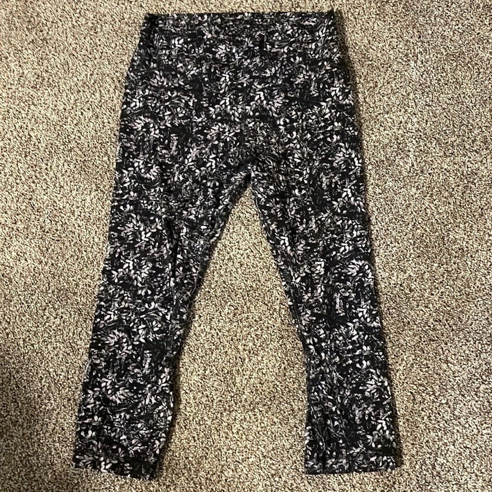 Lululemon crop leggings like new